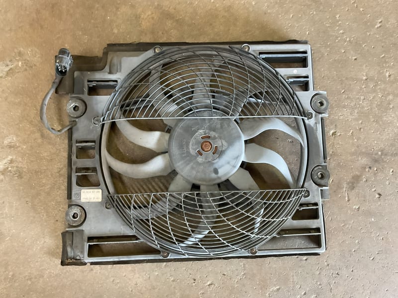 Cụm lồng quạt két nước