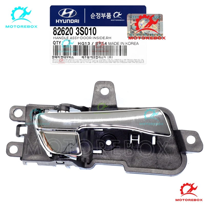 Tay mở cửa trong