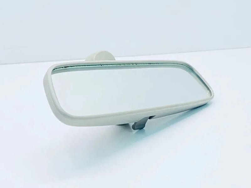 Gương chiếu hậu trong