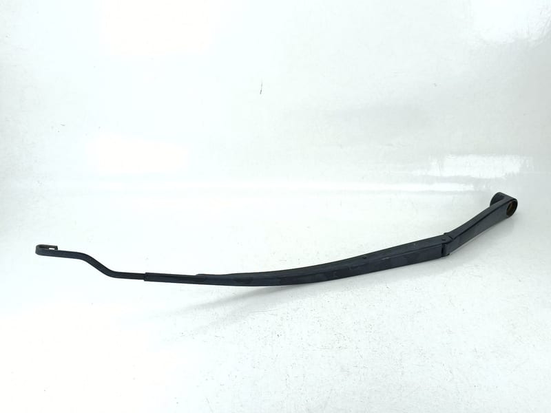 Cần gạt mưa trước